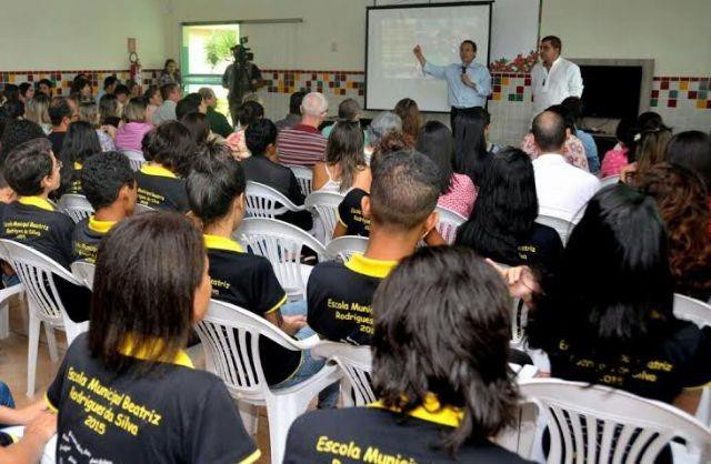 Microsoft doou, sem custos algum para o Município, a plataforma office 365 para ser implantada dentro da rede municipal de ensino