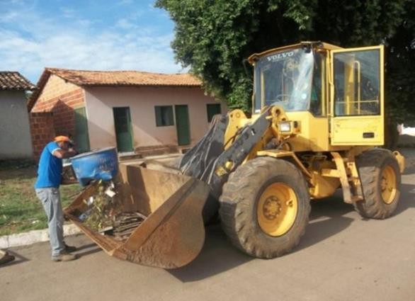 Máquinas da prefeitura foram remanejadas para auxiliarem na ação