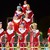 Crianças e adultos aguardavam ansiosos para dar as boas-vindas, abraçar, tirar fotos e fazer o pedido ao Papai Noel