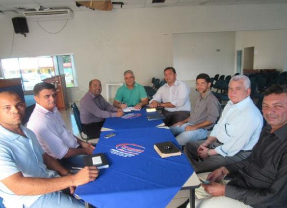 Prefeito se reúne com líderes das igrejas evangélicas para discutir novo formato de carnaval no Município