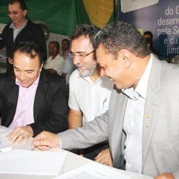 João Oliveira, prefeito José Santana e Agimiro Costa assinam Termo de pactuação do Plano Tocantins Sem Miséria juntamente com mais dez municípios