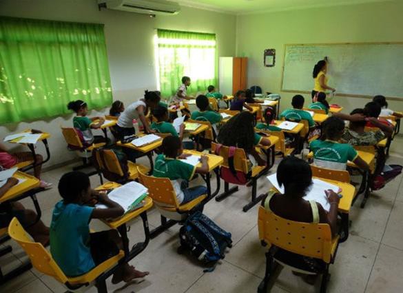 Alunos da Escola Municipal Antônio de Almeida Veras, em Gurupi
