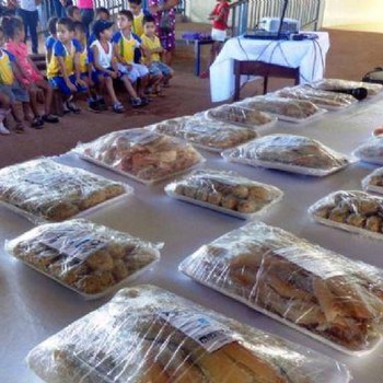 As instituições receberam produtos processados de pescado como lombo, costelinha, filé, entre outros