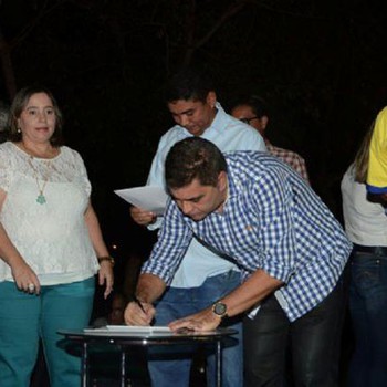 Prefeito de Palmas, Carlos Amstha, assina ordem de serviço para início das obras