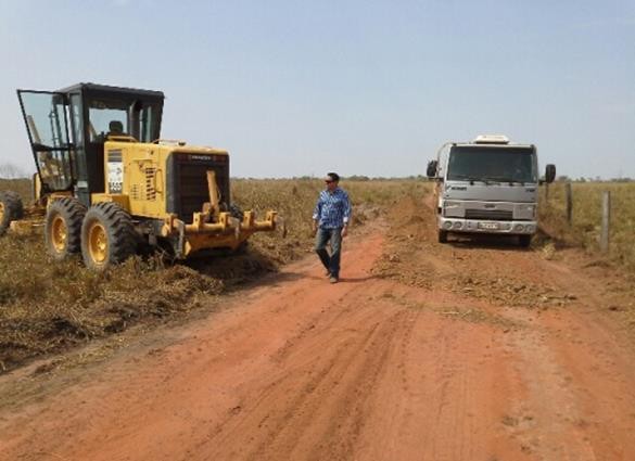 Prefeito Jairo Mariano acompanha o trabalho das obras