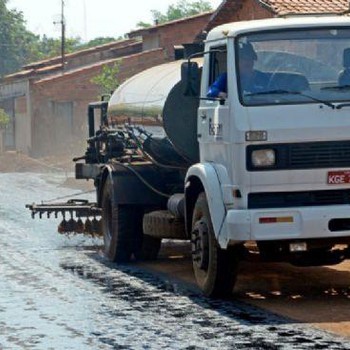 O material dispejado nas ruas é altamente impermeabilizante