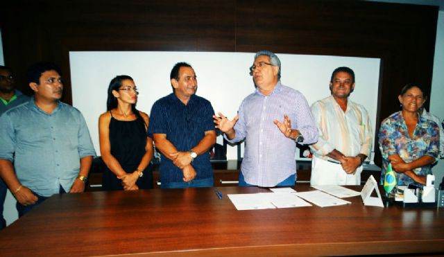 Prefeito Laurez destacou que a gestão visa a valorização dos profissionais como um todo