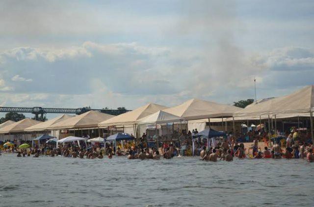 Praia do Rio Sono recebeu milhares de visitantes durante a temporada