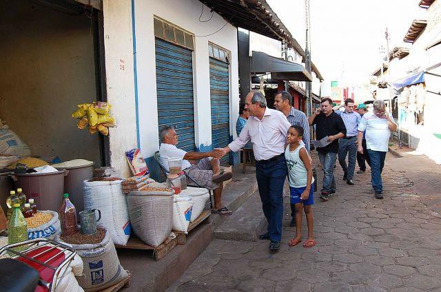 Feirinha recebe atenção do prefeito de Araguaína, Ronaldo Dimas