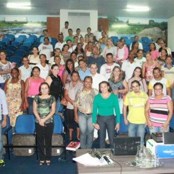 Prefeita Neila Pereira (verde) participa da capacitação