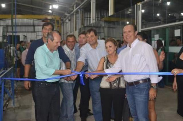 Na inauguração estavam presentes o presidente do Grupo Temper Vidros, Nilton Leão, o prefeito Ronaldo Dimas, o deputado federal César Halum
