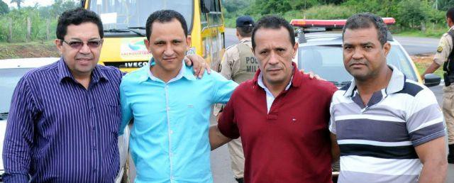 (Esq), Goianyr Barbosa, o prefeito de Cachoeirinha Erisvaldo Resplandes, o jornalista Ruy Bucar e o vice-prefeito Cissão