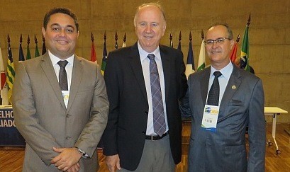 Presidente da ATM, Jairo Mariano (esq), presidente da CNM, Paulo Ziulkoski (centro) e prefeito de Santa Rosa do TO, Ailton Araújo