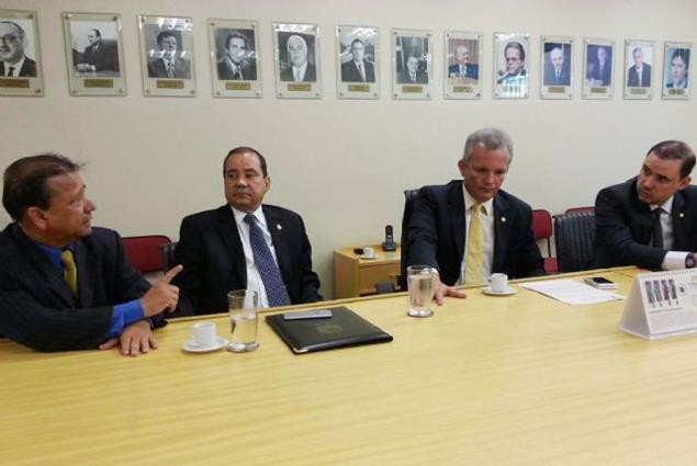 Da esquerda para a direita, o prefeito Otoniel Andrade, o senador Vicentinho Alves, o ministro André Figueiredo e o deputado Federal Vicentinho Junior