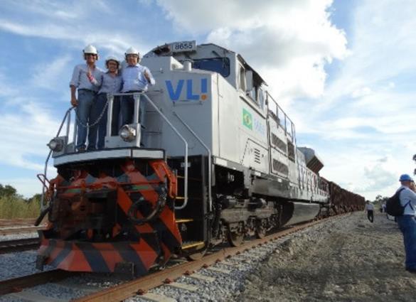 A primeira locomotiva viaja de Gurupi para Palmas levando minério de ferro