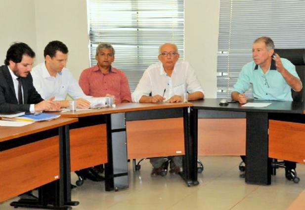 Prefeitos discutem últimas propostas de negociação antes de uma possível judicialização