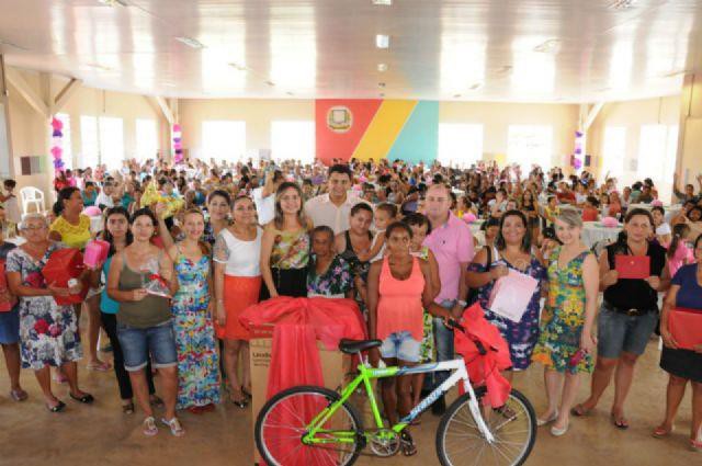.Prefeitura homenageia mães de Miracema com almoço e sorteio de brindes.