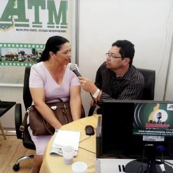 Prefeita Edvam Pereira de Porto Alegre do Tocantins durante entrevista à Rádio Municípios