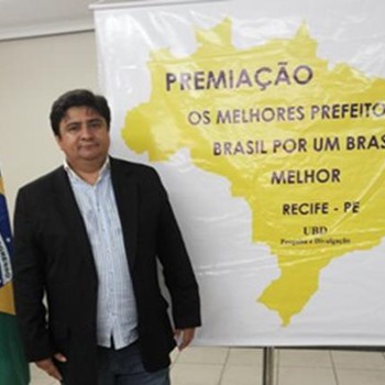 Régis Melo: “Pessoalmente, é muito gratificante receber esse prêmio que reconhece os melhores prefeitos do Brasil"