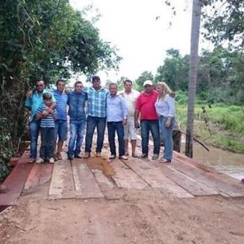 Prefeito Luziano Rocha e demais autoridades inauguram ponte sobre o córrego areia