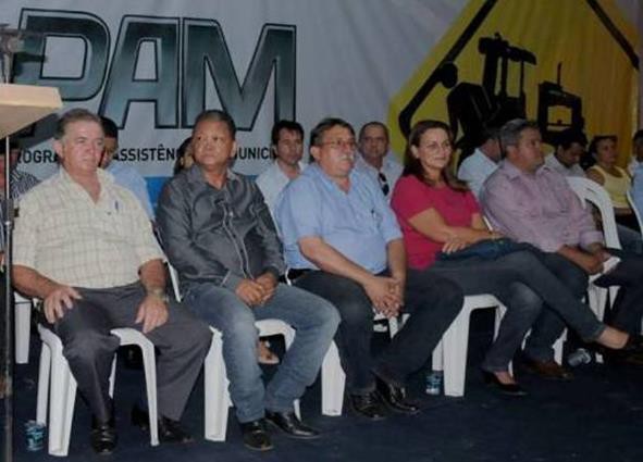 Prefeitos durante a solenidade de lançamento do PAM em Formoso do Araguaia