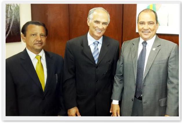 Prefeito Otoniel em audiência no Ministério da Agricultura garantindo o emprenho de R$ 2 milhões de reais