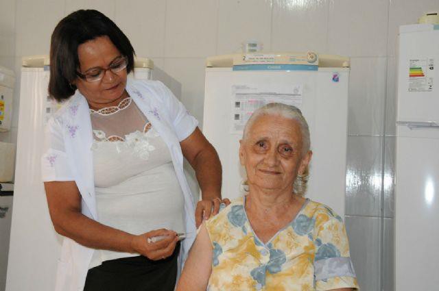 Idosos foram vacinados e a meta foi ultrapassada