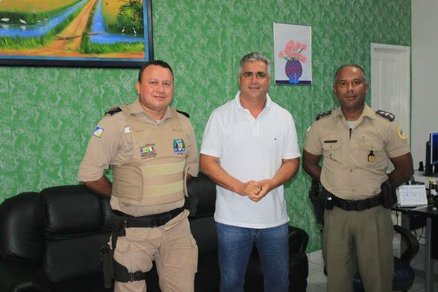 Sub Ten Adão Lima (e) prefeito Neto Lino e Cap Darcy Araújo