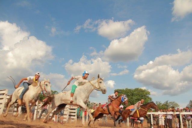 Mais de 50 cavaleiros disputaram a corrida