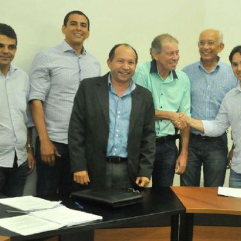 Prefeitos integrantes das duas chapas comemoram homologação