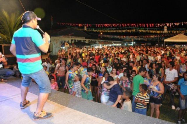 Banda Balada Louca anima multidão do Nazafolia