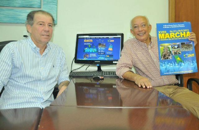 Presidente da ATM, João Emídio de Miranda, repassa informações da Marcha ao prefeito de Taipas do Tocantins, Joaquim Carlos