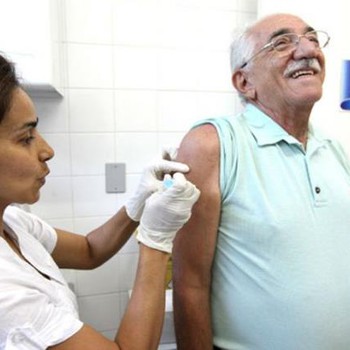 Campanha visa imunizar grupos mais vulneráveis à doença, como idosos acima de 60 anos