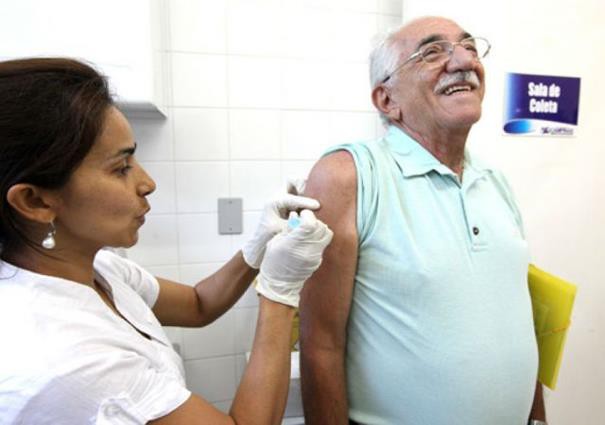 Campanha visa imunizar grupos mais vulneráveis à doença, como idosos acima de 60 anos