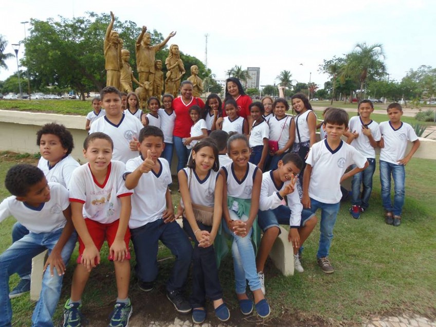 Alunos visitam ainda a Praça dos Girassóis, cartão postal de Palmas