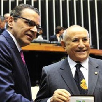 A medalha foi entregue pelo presidente do Legislativo, deputado Henrique Alves 