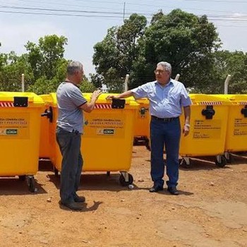 Prefeito Laurez Moreira (dir) segue investindo na limpeza urbana de Gurupi