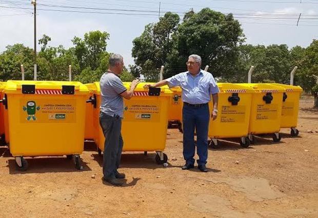 Prefeito Laurez Moreira (dir) segue investindo na limpeza urbana de Gurupi