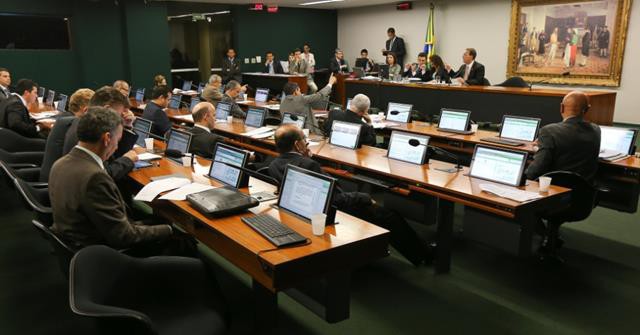 Na CCJC, votação da PEC do FPM ficou para o ano que vem...