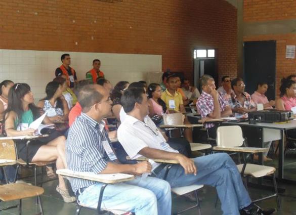 Sentados na primeira fila, o prefeito de Ponte Alta do Bom Jesus, José Luciano e o prefeito de Aurora do Tocantins, Aloilson Cardoso