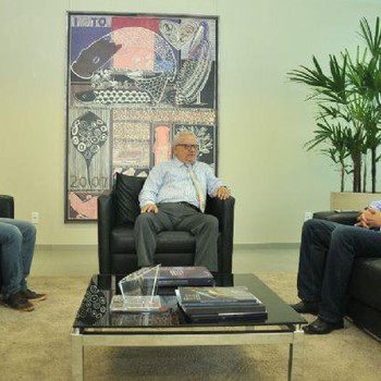Sec. Executivo da ATM, Jailton Bezerra (Esq), pres. do TCE, conselheiro Manoel Pires dos Santos (centro) e pres. da ATM, João Emídio de Miranda (Dir)