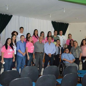 Gestão do prefeito Moisés Avelino (cinza/centro) articula e viabiliza segunda edição do programa em Paraíso