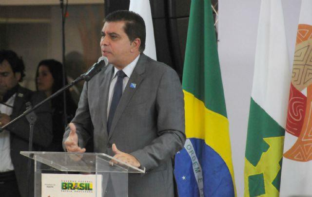 Prefeito de Palmas, Carlos Amastha, discursa durante a solenidade