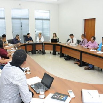 Gestores municipais e MPE procuram solução para atendimento médico no interior
