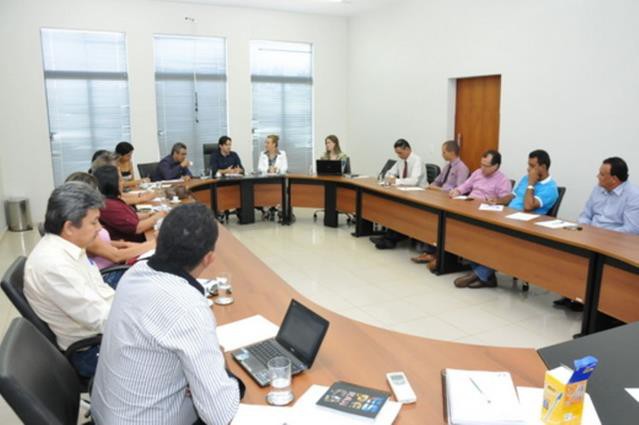 Gestores municipais e MPE procuram solução para atendimento médico no interior