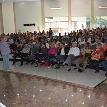 Conferencista Omar Hennemann aborda o empreendedorismo em diversas atividades profissionais, como a educacional
