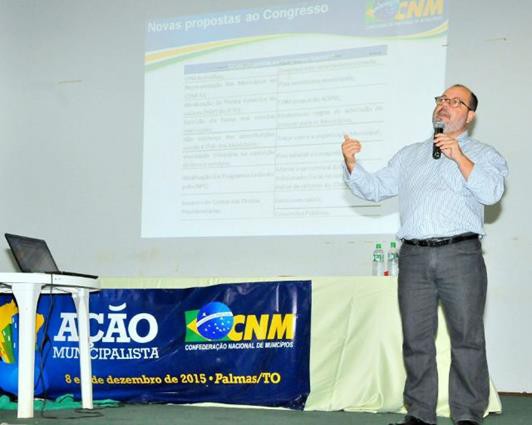 Eduardo Stranz, consultor da CNM, abordou propostas em andamento no Congresso Nacional, que auxiliarão os Municípios na captação de recursos