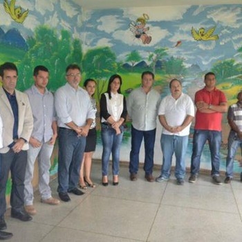 Evento de lançamento das obras reuniu diversas autoridades políticas