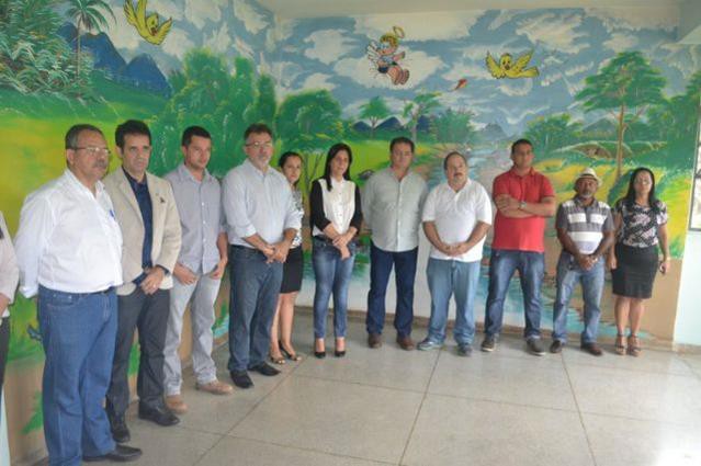 Evento de lançamento das obras reuniu diversas autoridades políticas
