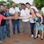 Prefeito Florisvane (segurando a pedra) e demais autoridades durante lançamento da Pedra Fundamental